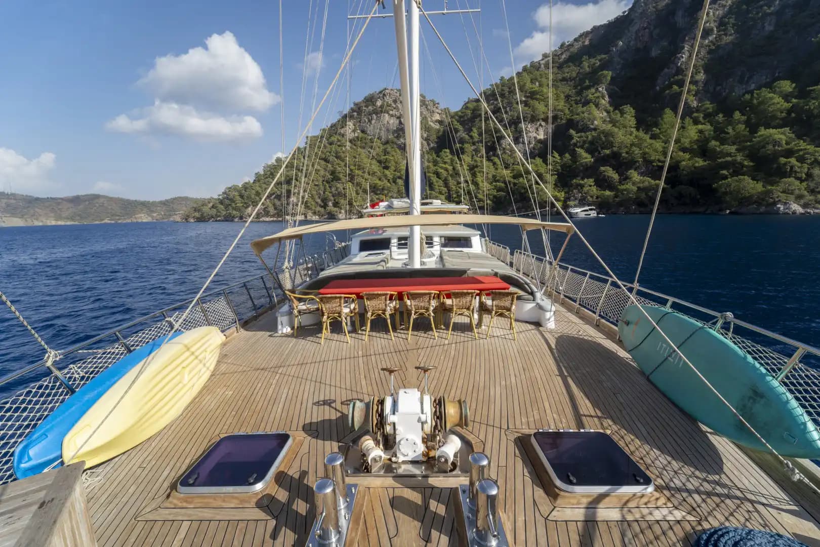 Güvertede Jakuzi Keyfi: 30 Metre, Çift Master Kabinli Ultra Lüks Gulet 37