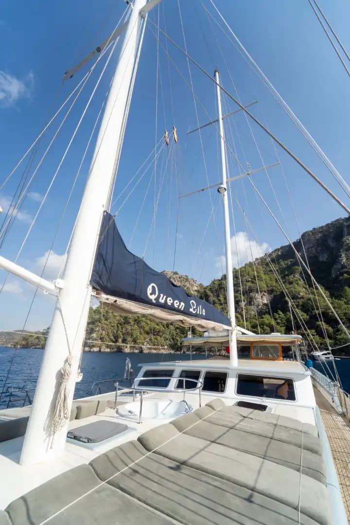 Güvertede Jakuzi Keyfi: 30 Metre, Çift Master Kabinli Ultra Lüks Gulet 19