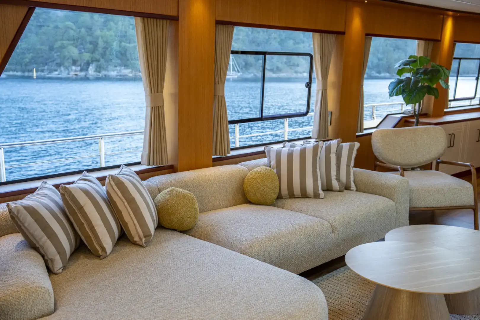 2025 Yapımı Yepyeni Lüks Trawler: Üst Güverte Master Kabin ve Geniş 100