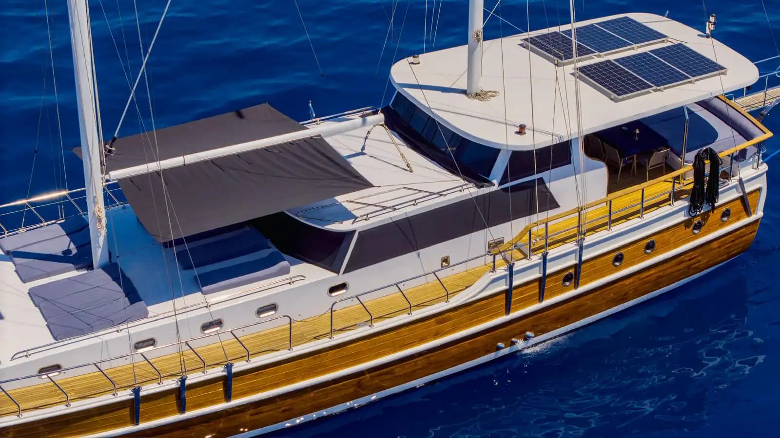 Fethiye'de 24m Lüks Gulet Kiralama | 6 Kabin 12 Kişilik Mavi Yolculuk 22