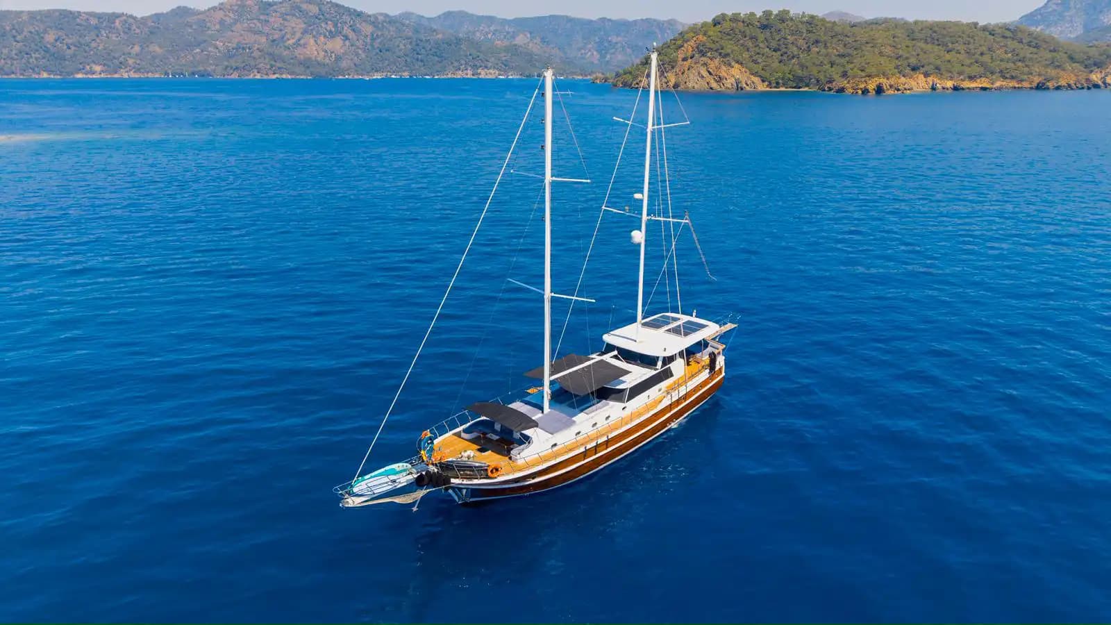Fethiye'de 24m Lüks Gulet Kiralama | 6 Kabin 12 Kişilik Mavi Yolculuk 10