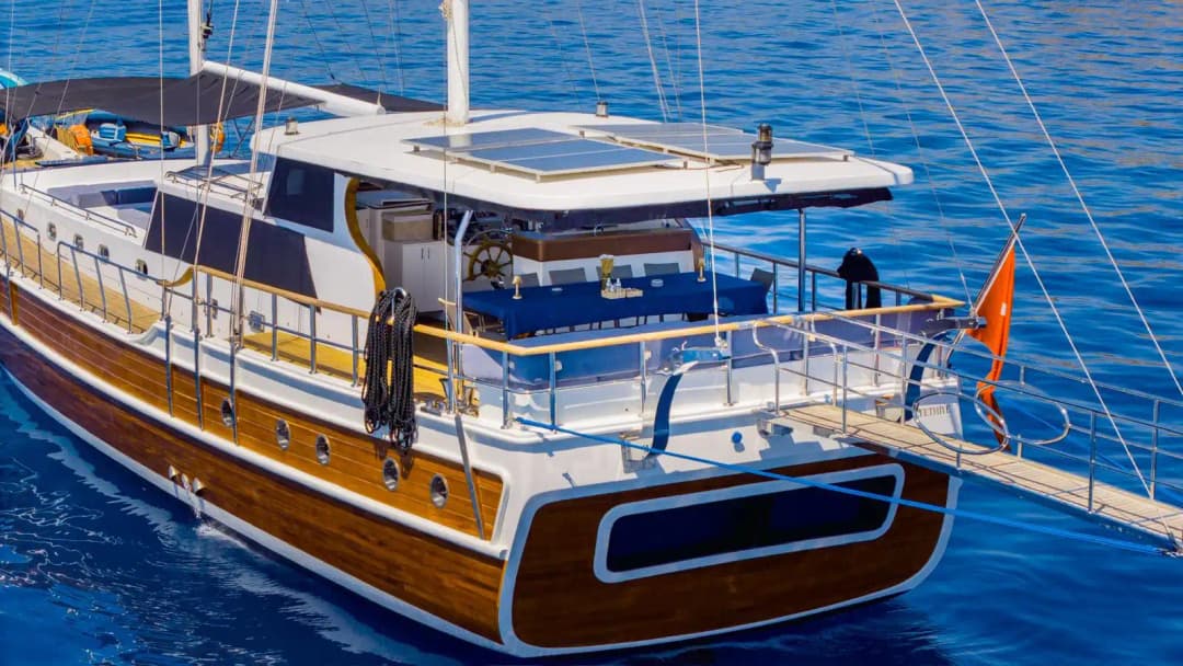 Fethiye'de 24m Lüks Gulet Kiralama | 6 Kabin 12 Kişilik Mavi Yolculuk