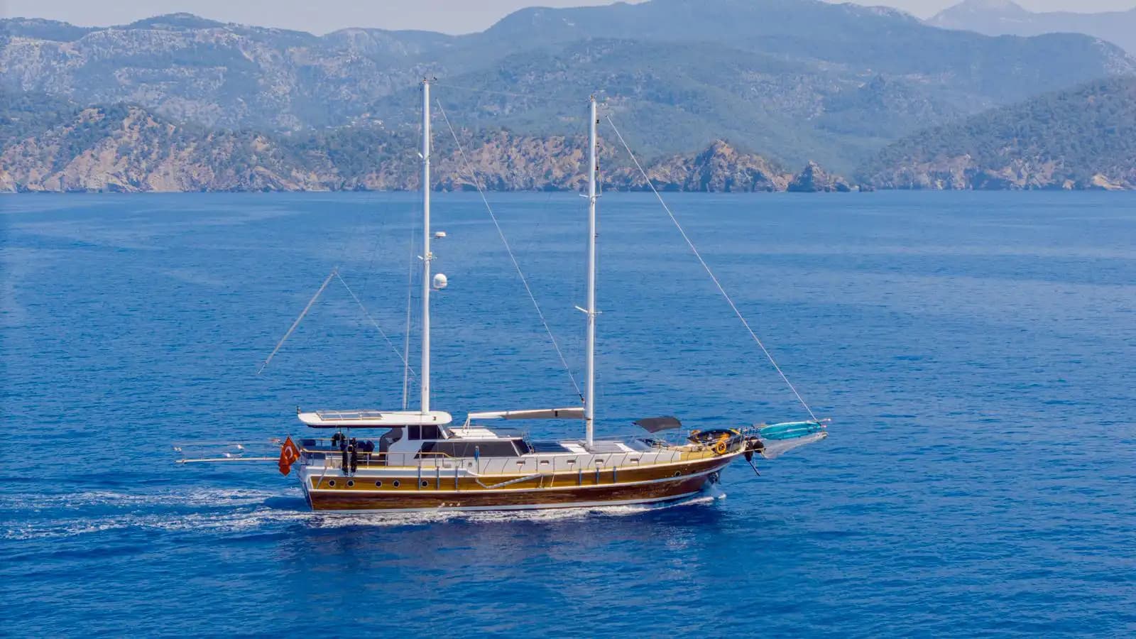 Fethiye'de 24m Lüks Gulet Kiralama | 6 Kabin 12 Kişilik Mavi Yolculuk 19