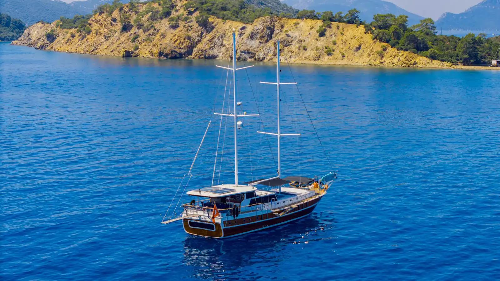Fethiye'de 24m Lüks Gulet Kiralama | 6 Kabin 12 Kişilik Mavi Yolculuk 14