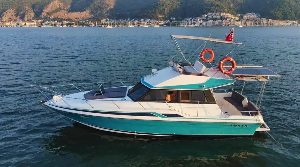 Lüks ve Hızlı! 12 Metrelik Özel Yapım Motoryat ile Denizde Özgürlük 6