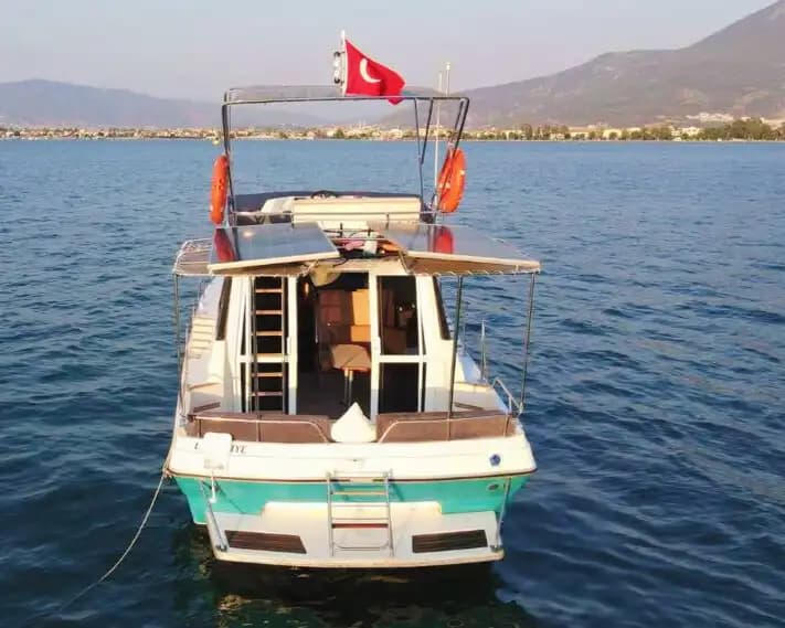 Lüks ve Hızlı! 12 Metrelik Özel Yapım Motoryat ile Denizde Özgürlük 7