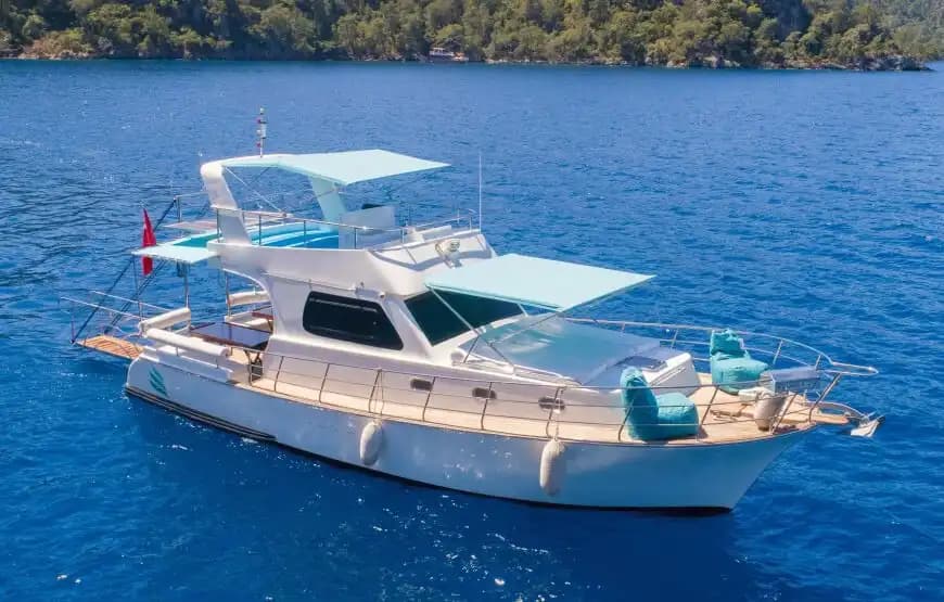 Fethiye’nin Turkuaz Sularında 12 Metrelik Özel Yapım Motoryat Keyfi