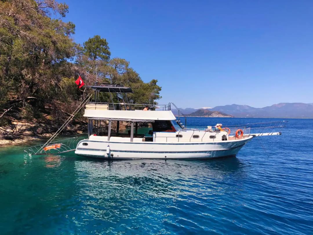 Fethiye’nin Benzersiz Koylarında Keyifli ve Konforlu Bir Gün Geçirin