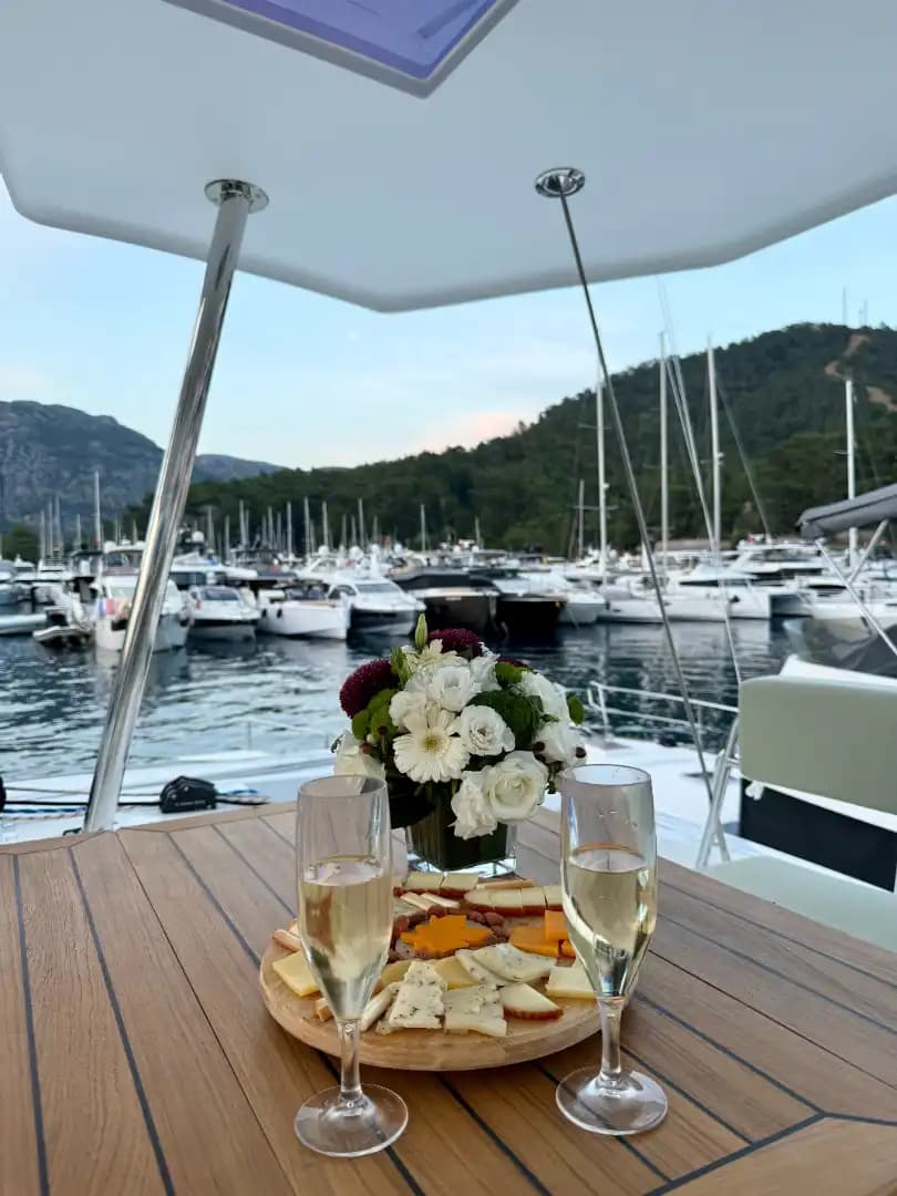 Fethiye'de Bali 4.6 Katamaran Kiralama | 2025 Model 5+1 Kabin