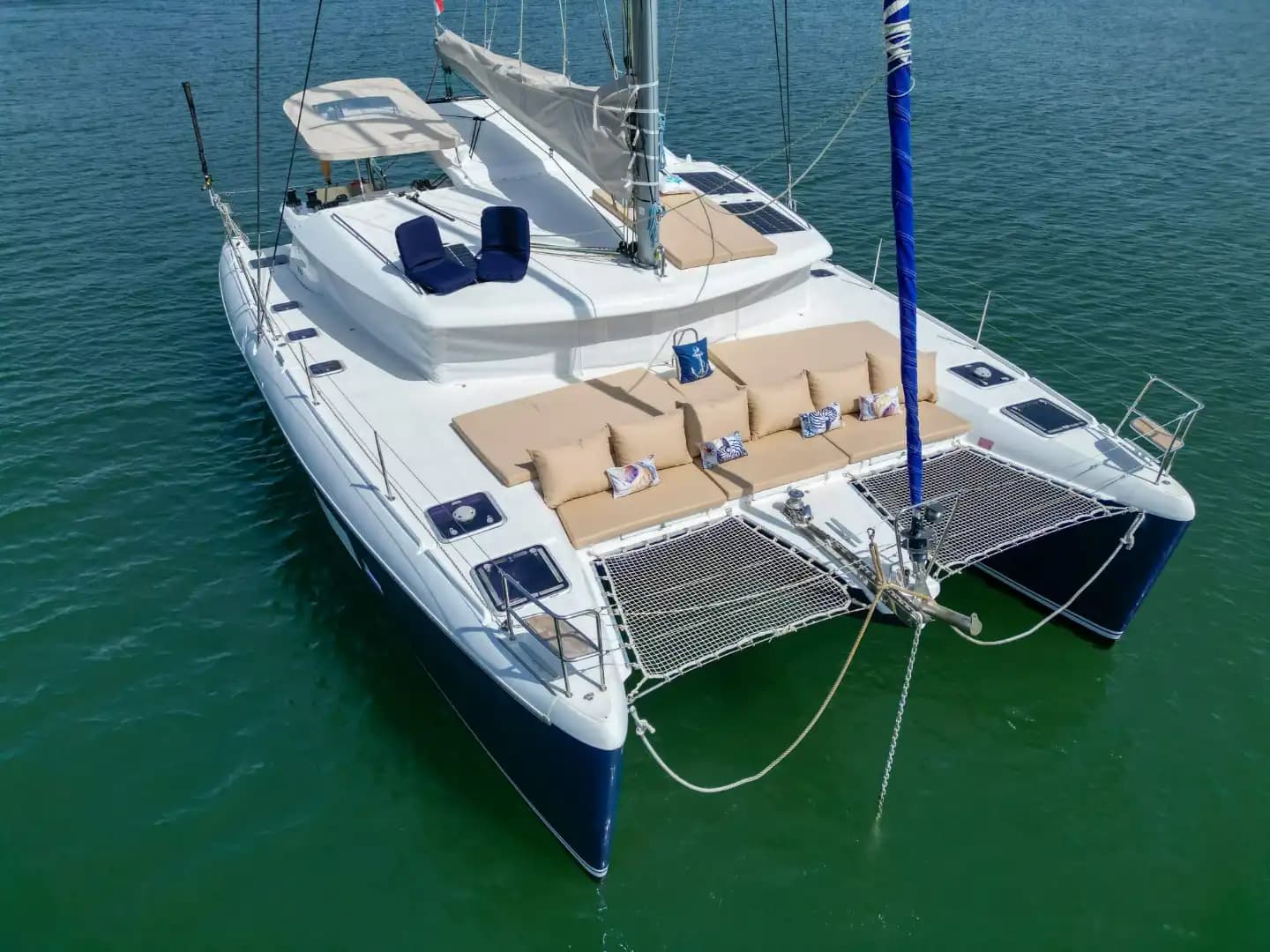 Denizin Üzerinde Lüks ve Konfor: Fethiye Çıkışlı 4 Kabinli, 8 Kişilik Katamaran Deneyimi 8