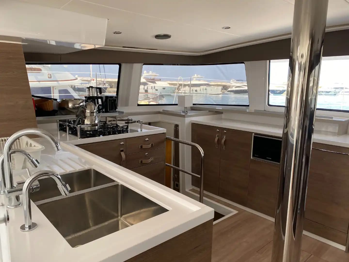 Fethiye'de 2023 Model Katamaran Kiralama | Bali 4.6 5+1 Kabinli 27