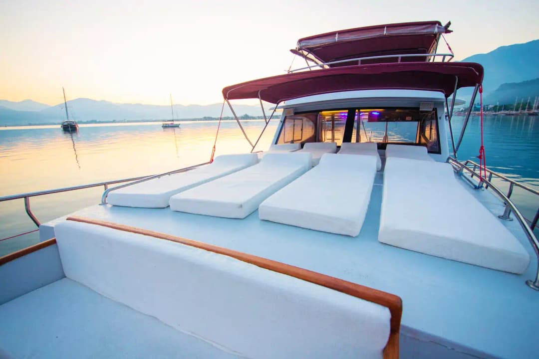 Fethiye Koylarında Keyifli ve Rahatlatıcı Bir Günlük Deniz Turu