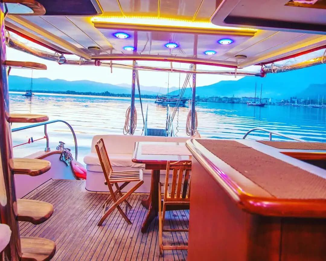 Fethiye Koylarında Keyifli ve Rahatlatıcı Bir Günlük Deniz Turu