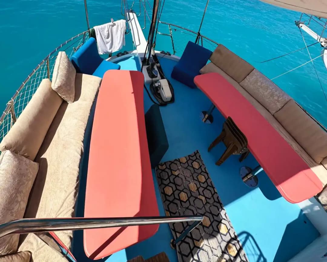 Ölüdeniz’de 37 Kişilik Lüks Tekne Kiralama – Özel ve Konforlu Deneyim!