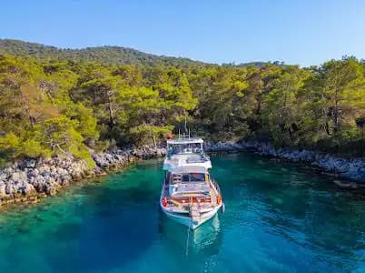 Fethiye’de 30 Kişiye Kadar Günlük Tekne Kiralama Fırsatı! 3