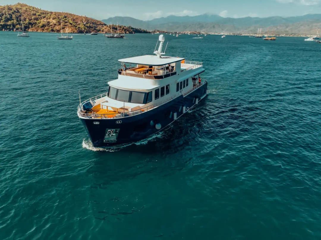 Fethiye'de 26m Lüks Trawler Kiralama | 2025 Model 5 Kabin 10 Kişilik