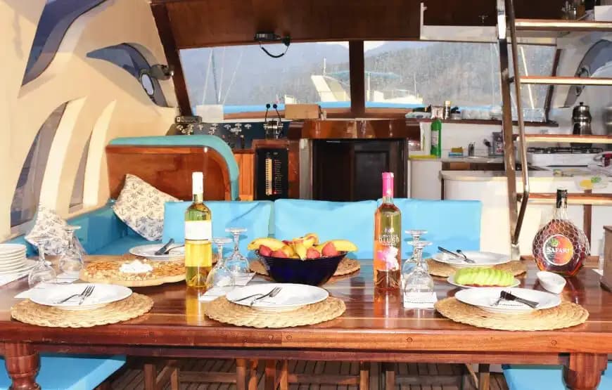 Fethiye'de Özel Yapım Motoryat ile Denizin İçinde Eşsiz Organizasyonlar 8
