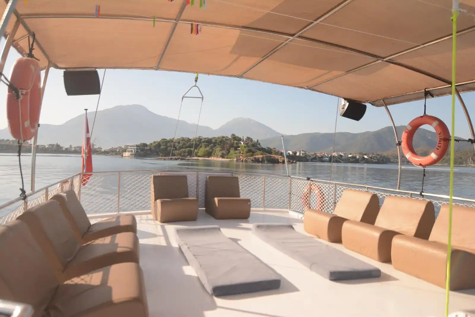 Fethiye’nin Turkuaz Sularında Saatlik ve Günlük Tekne Kiralama 15