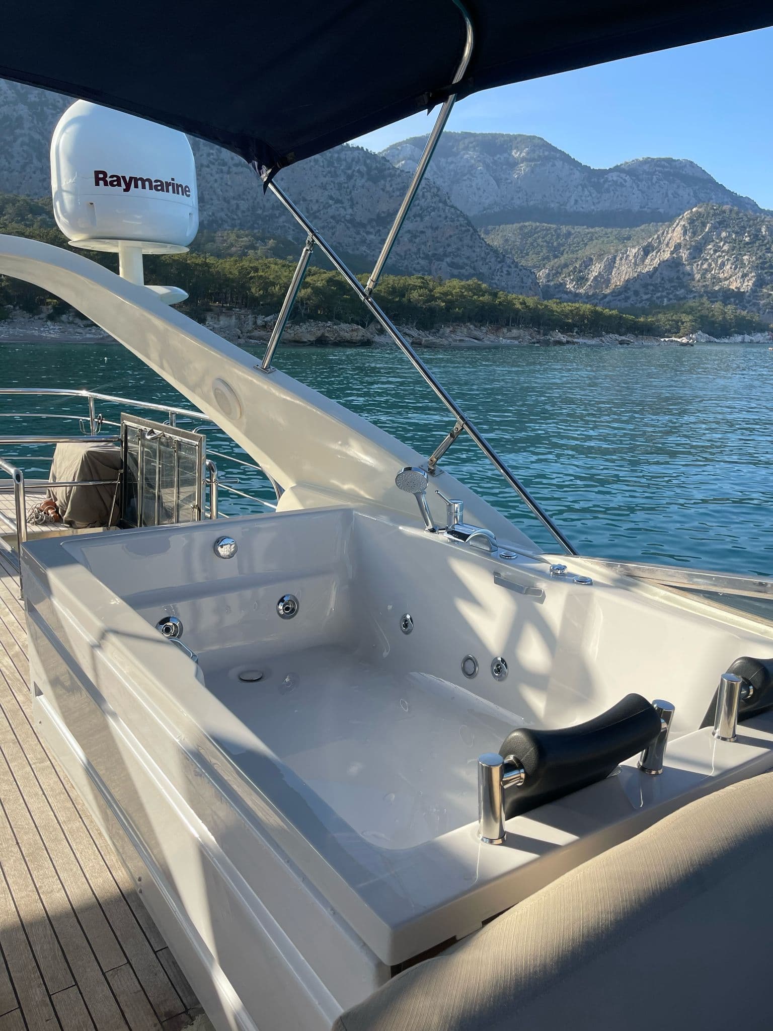 27 Metre, 24 Kişilik Antalya Merkezde Lüks Motoryat ile Mavi Yolculuk Keyfi 6