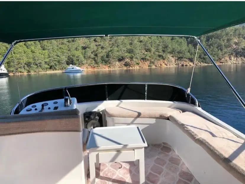 Göcek’te 8 Kişilik Lüks Motoryat ile Deniz Keyfi Sizi Bekliyor! 5