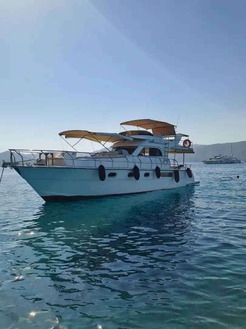 Göcek’te 8 Kişilik Lüks Motoryat ile Deniz Keyfi Sizi Bekliyor! - Yatta Evlilik Teklifi