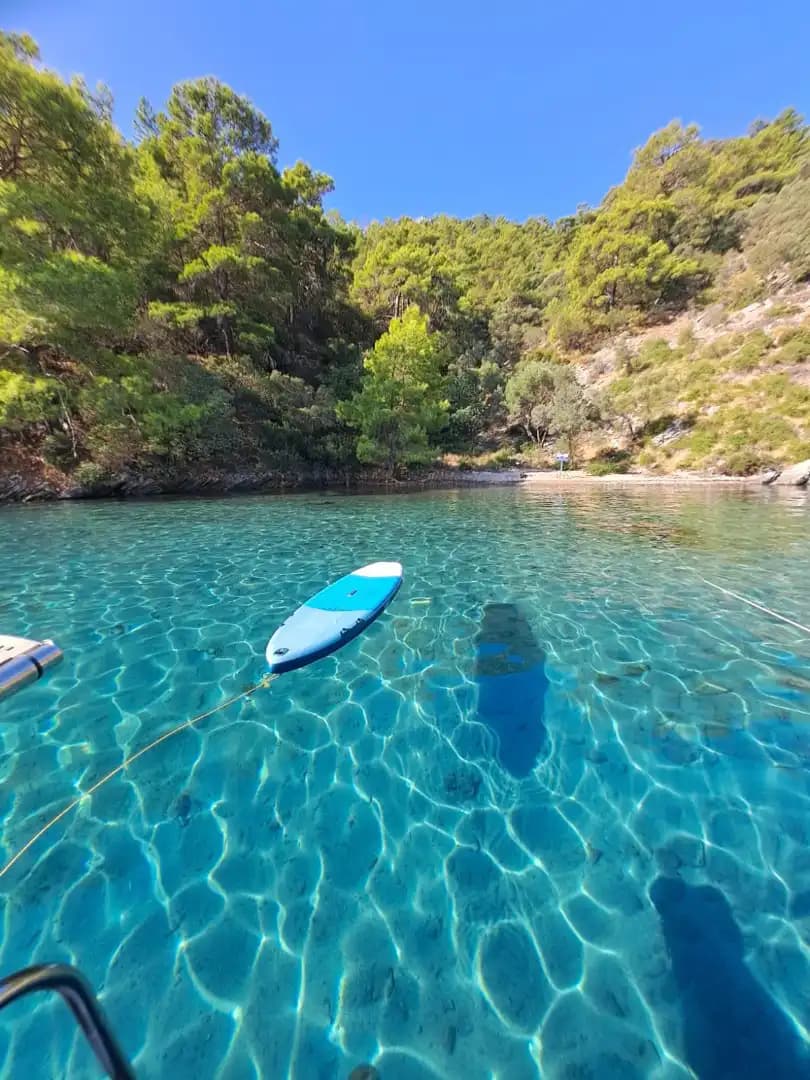 Göcek’te 8 Kişilik Lüks Motoryat ile Deniz Keyfi Sizi Bekliyor! 12