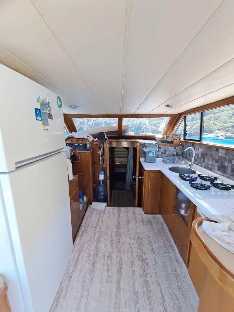 Göcek’te 8 Kişilik Lüks Motoryat ile Deniz Keyfi Sizi Bekliyor! 13
