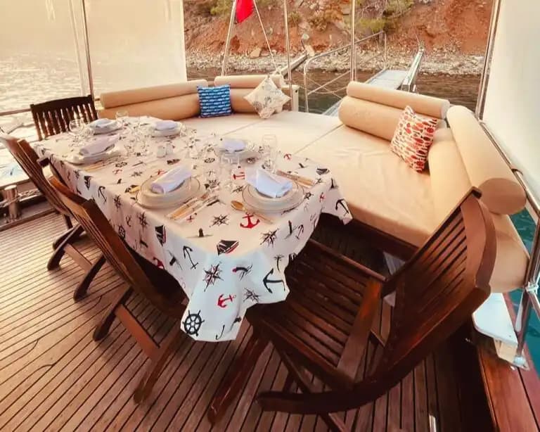 3 Kabinli Gulet ile Göcek’in Turkuaz Sularında Seyir
