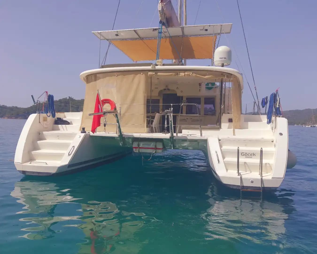 Göcek’te Konforlu Bir Kaçamak: 14 Metrelik Katamaran Kiralama 2