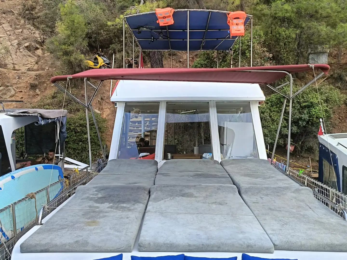 10 Kişilik Seyir Kapasiteli, Mürettebatlı ve Yakıt Dahil Yat Keyfi 9