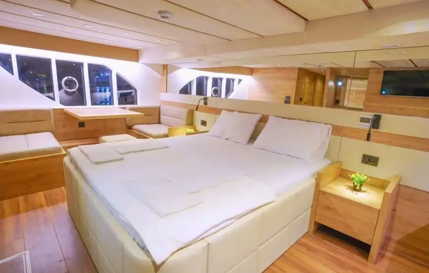 12 Kişilik Konforlu ve Şık Trawler Yat ile Göcek’te Seyir