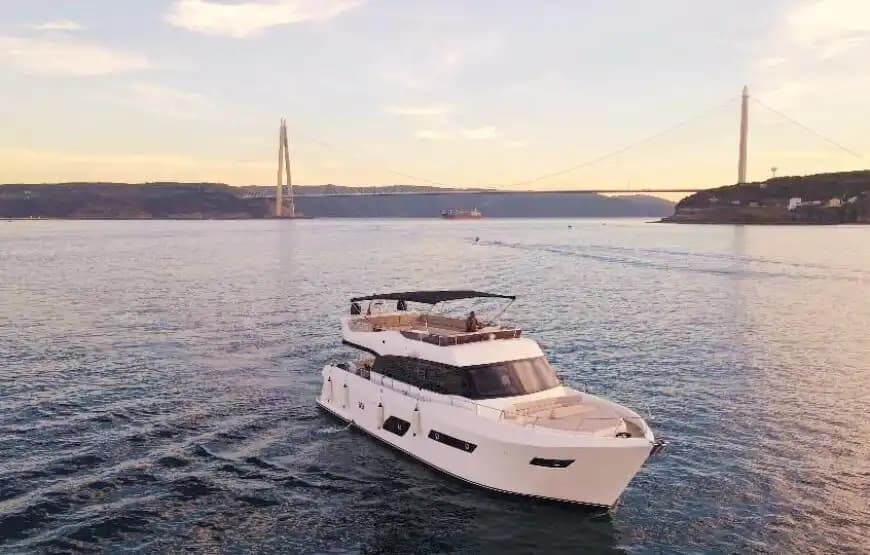 12 Kişilik Konforlu ve Şık Trawler Yat ile Göcek’te Seyir - Teknede Parti