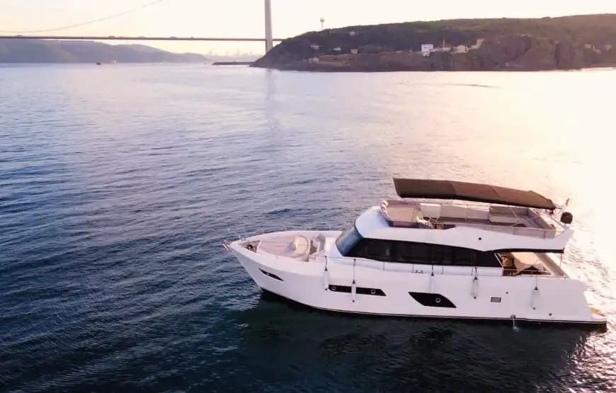 12 Kişilik Konforlu ve Şık Trawler Yat ile Göcek’te Seyir