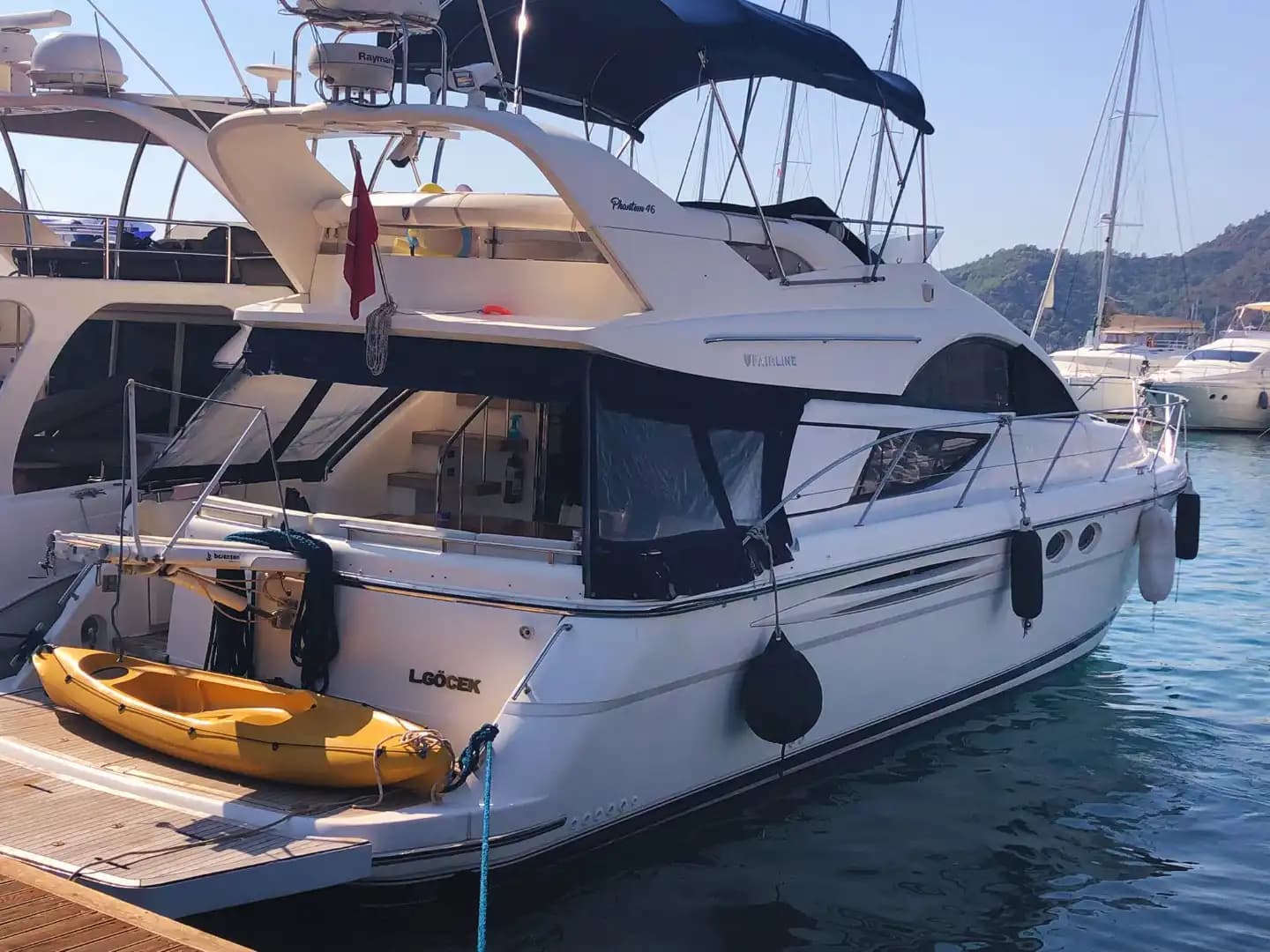 Göcek’te 16 Metrelik Fairline Motoryat ile Özel ve Lüks Bir Tatil 2