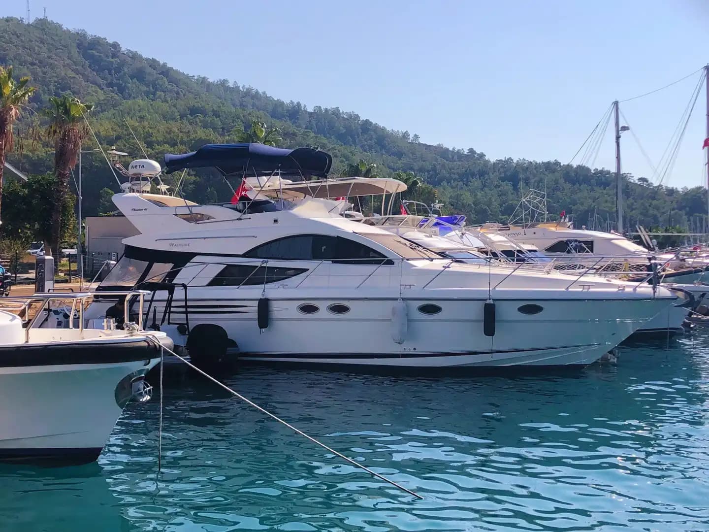 Göcek’te 16 Metrelik Fairline Motoryat ile Özel ve Lüks Bir Tatil - Teknede Parti