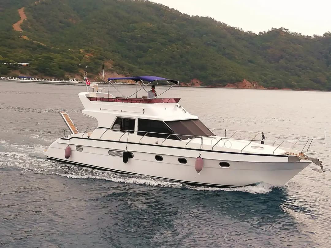 13 Metrelik Özel Yapım Motoryat – Rahat Kabinler, Yüksek Konfor