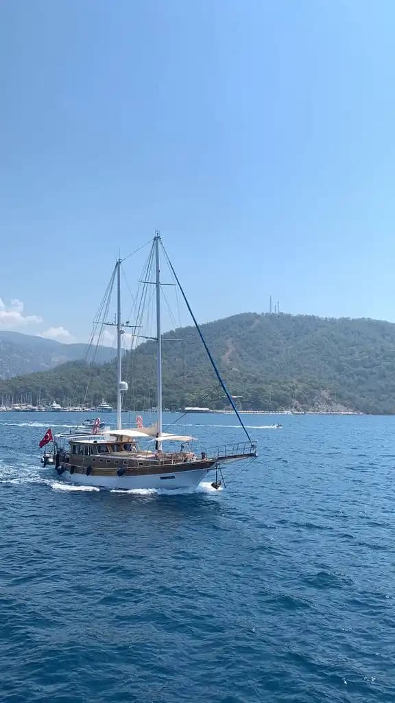 Göcek’te Lüks Bir Deniz Tatili İçin 4 Kabinli Gulet Kiralama - Teknede Parti