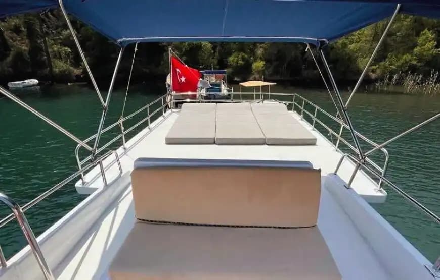 7 Kişilik Kapasiteli Özel Tekne ile Göcek'te Deniz Keyfi 5