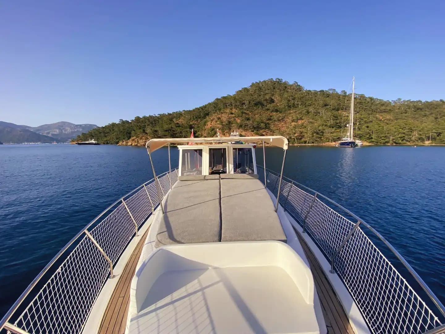 Göcek’te Gulet Keyfi: Barbeküden Güneşlenme Yatağına Her Şey Dahil! 2