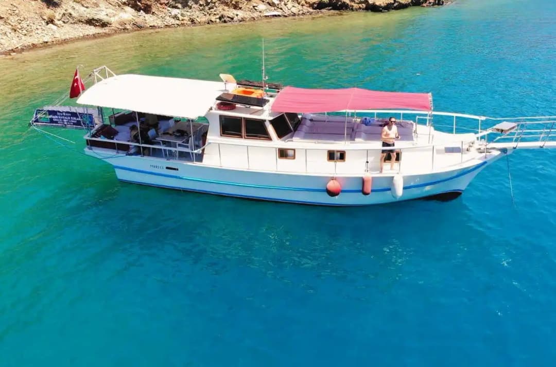 Göcek’te 15 Metrelik Eşsiz Gulet Kiralama – 8 Kişiye Kadar Konfor