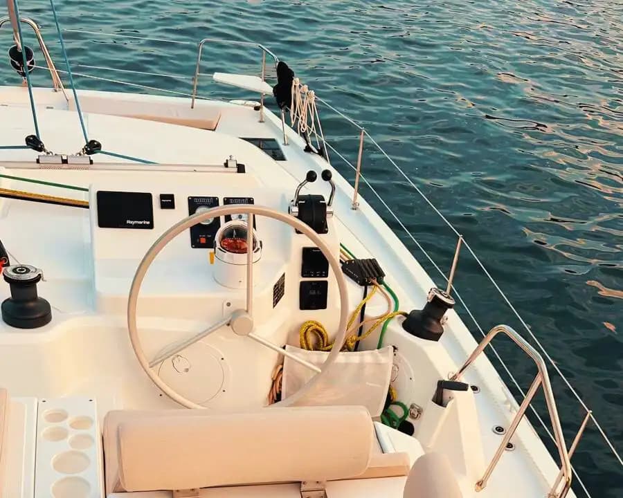 Muhteşem Günbatımı ve Eşsiz Manzaralar Eşliğinde Katamaran Turu