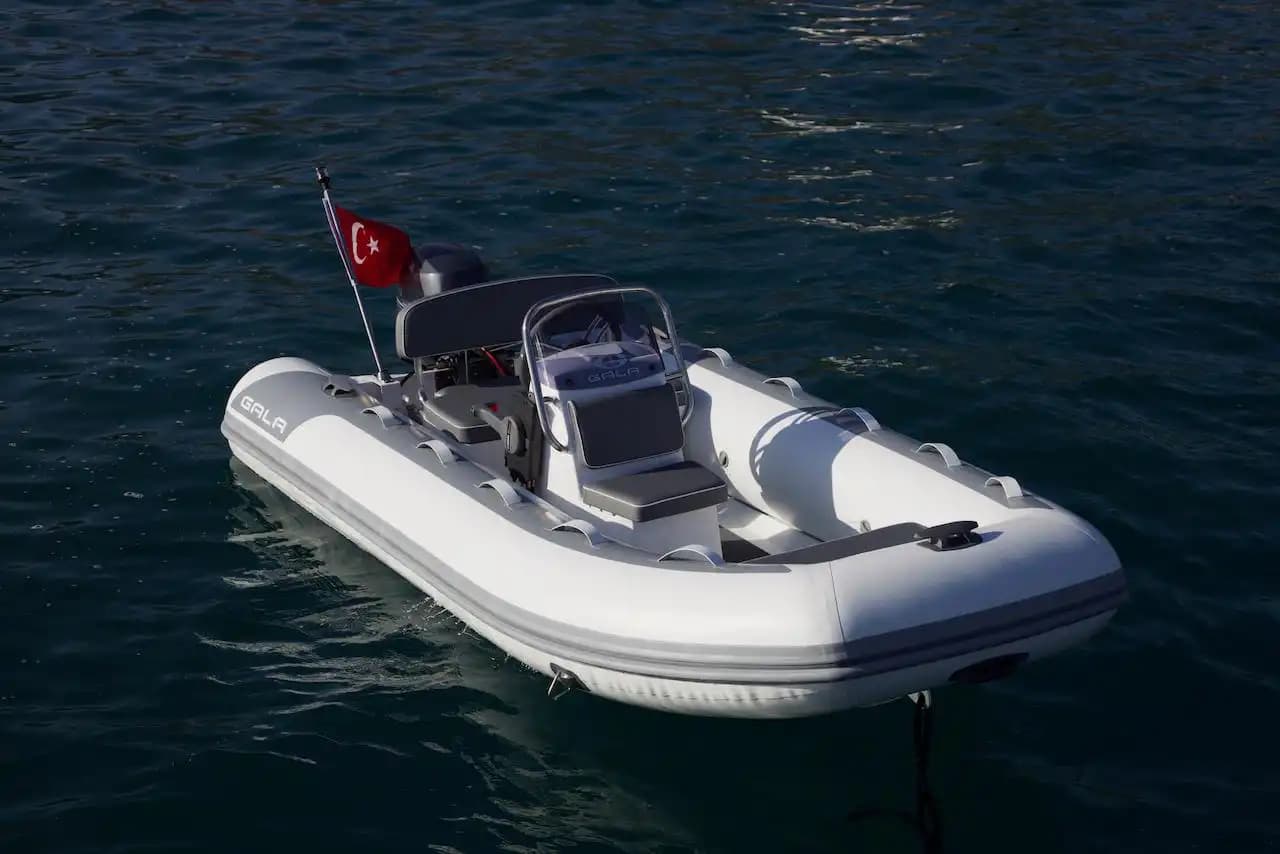 Göcek'te 2024 Model Bali 4.0 Katamaran Kiralama | 4 Kabin 8 Kişi Konaklamalı 16