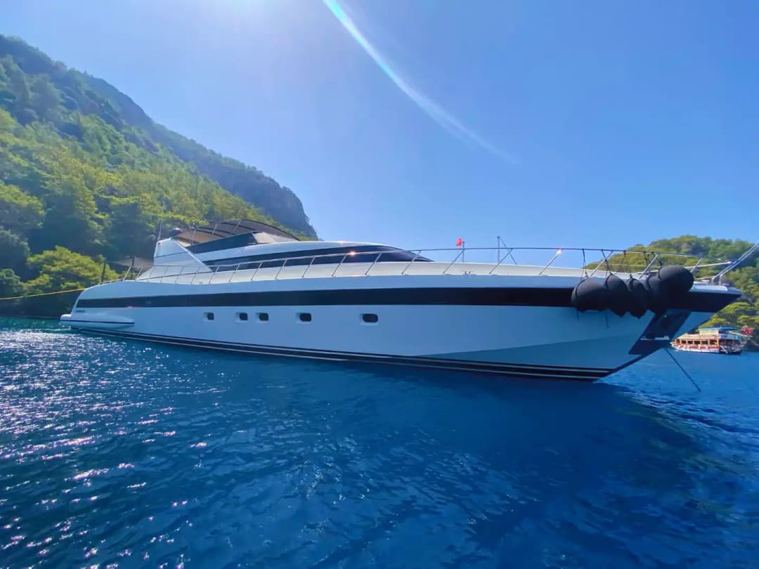 Göcek’te 33 Metrelik Mausto 5 Kabinli 10 Kişiye Kadar Ultra Lüks Yat