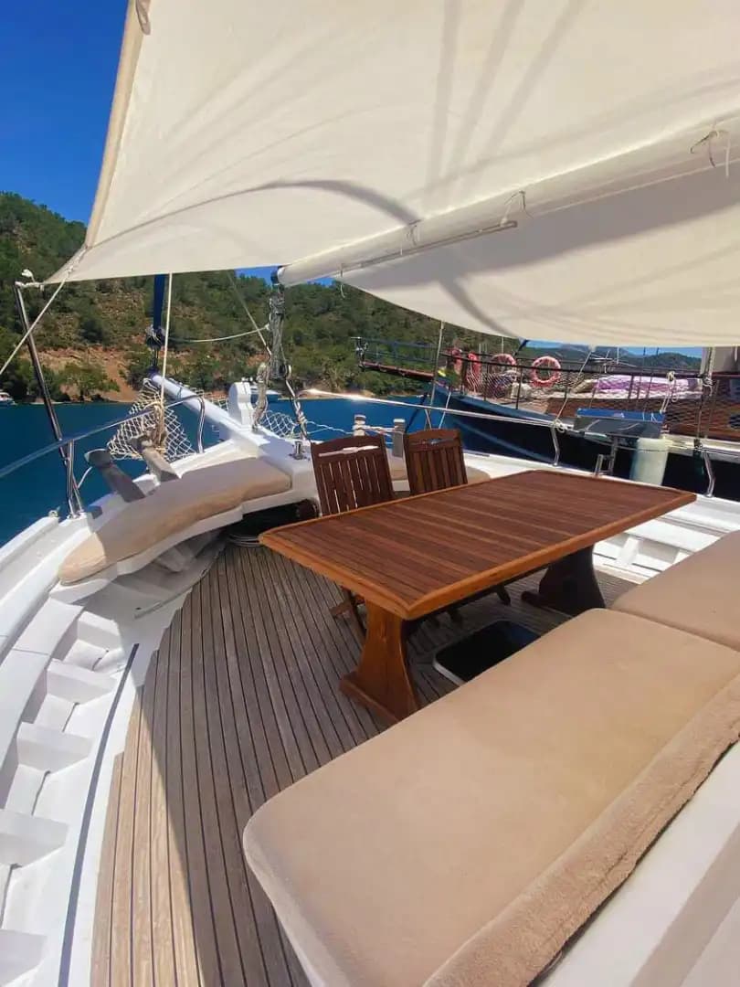 16 Metrelik Lüks Gulet ile Göcek’in Maviliklerinde Huzur Bulun 8