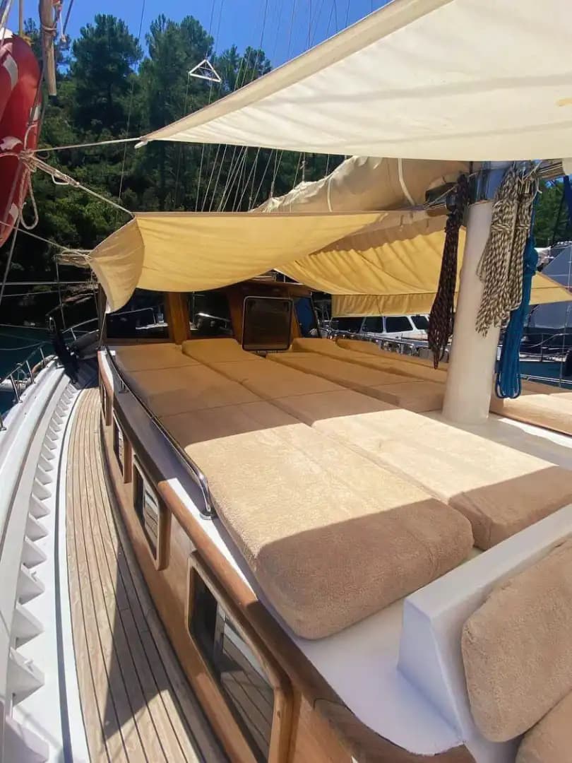 16 Metrelik Lüks Gulet ile Göcek’in Maviliklerinde Huzur Bulun 9