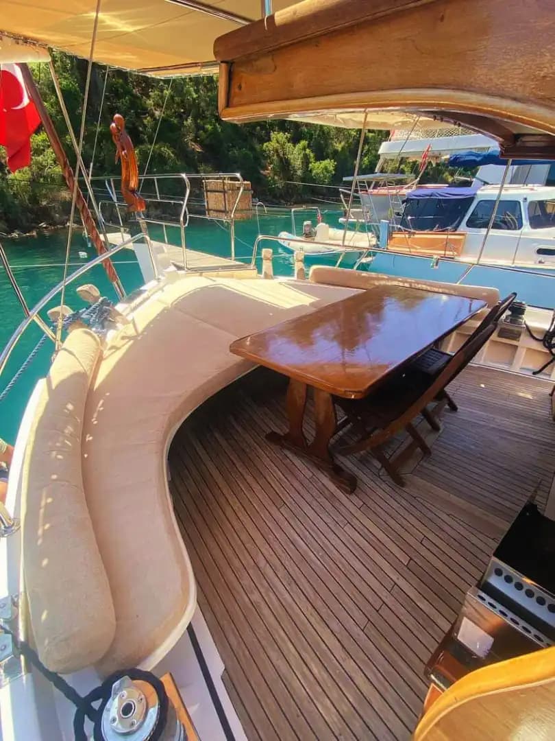 16 Metrelik Lüks Gulet ile Göcek’in Maviliklerinde Huzur Bulun 4