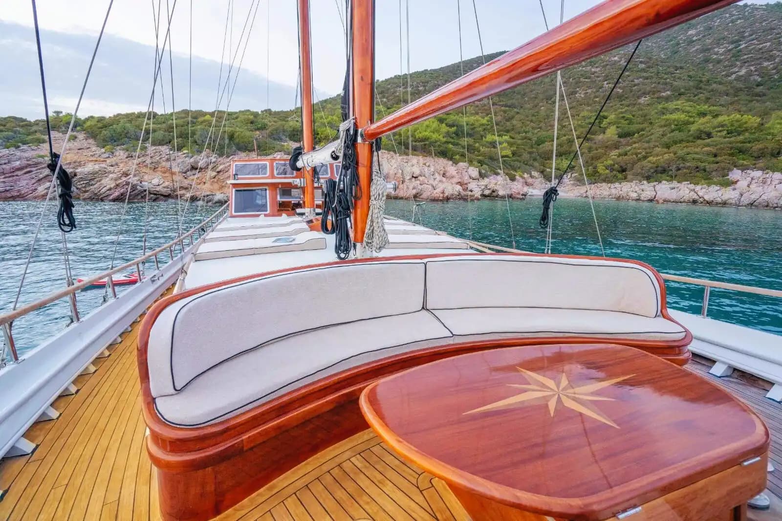 Konfor ve Lüksün Buluştuğu Gulet – 6 Kişilik Kapasiteyle Göcek’te 7