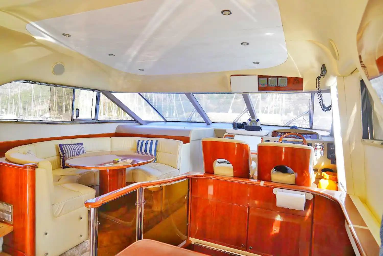 Göcek'te Princess 60 Motoryat Kiralama | 3 Kabin 6 Kişi Konaklamalı 11
