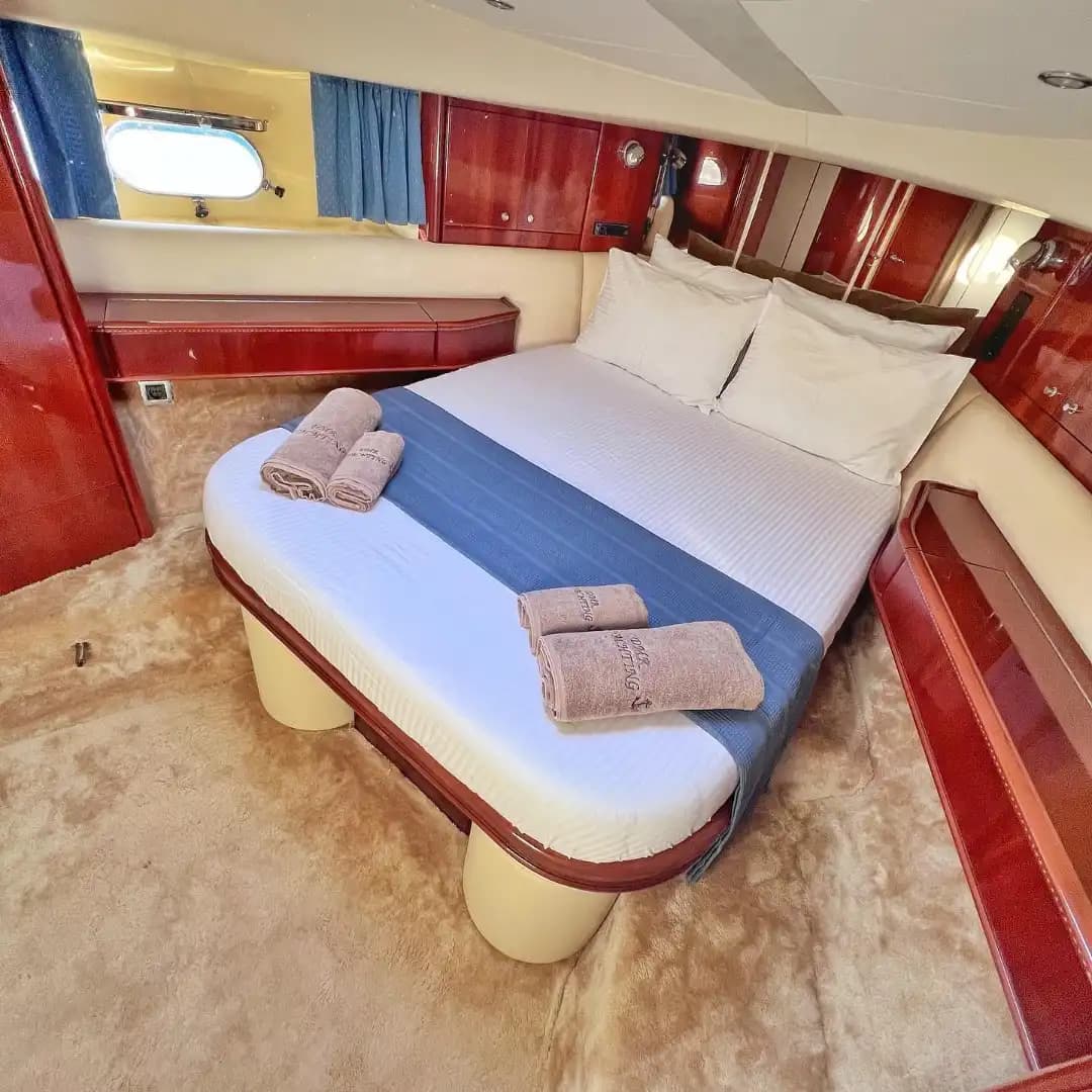 Göcek'te Princess 60 Motoryat Kiralama | 3 Kabin 6 Kişi Konaklamalı