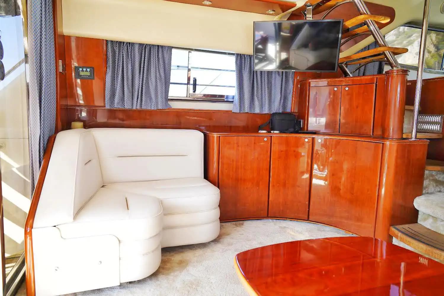Göcek'te Princess 60 Motoryat Kiralama | 3 Kabin 6 Kişi Konaklamalı 9